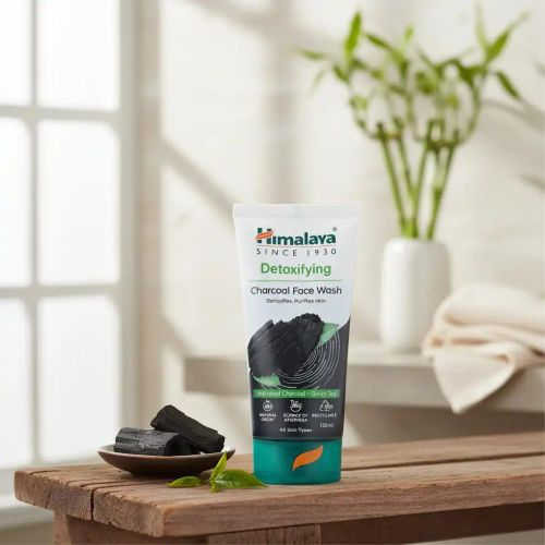 Alternative view of Himalaya Detoxifying Charcoal Face Wash 150ml